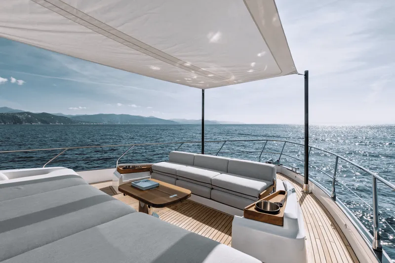 Slide: The Image of Azimut FLY 68 2024 - 4