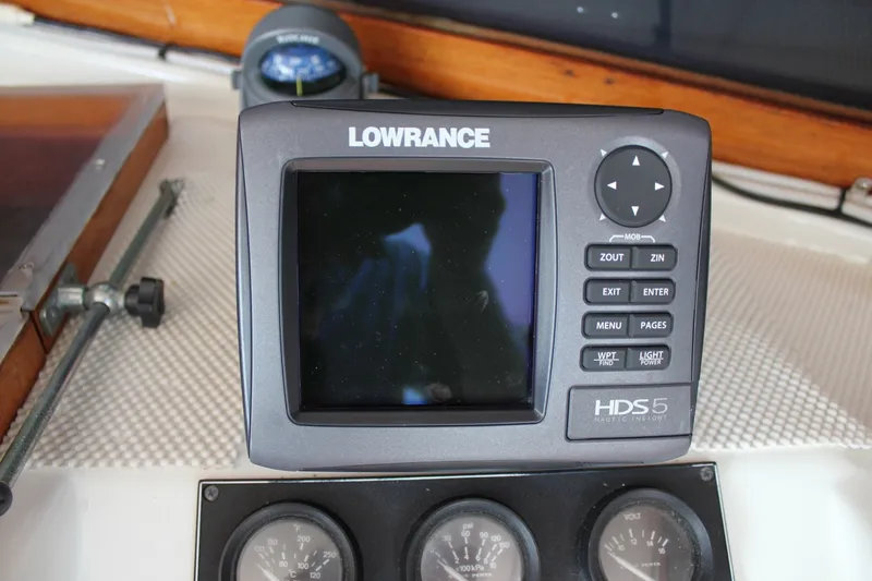 Slide: The Image of Cape Dory 28 FISHERMAN HARDTOP 1988 - 13