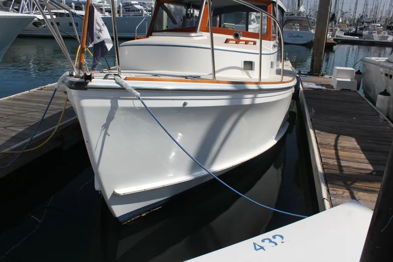 Slide: The Image of Cape Dory 28 FISHERMAN HARDTOP 1988 - 30