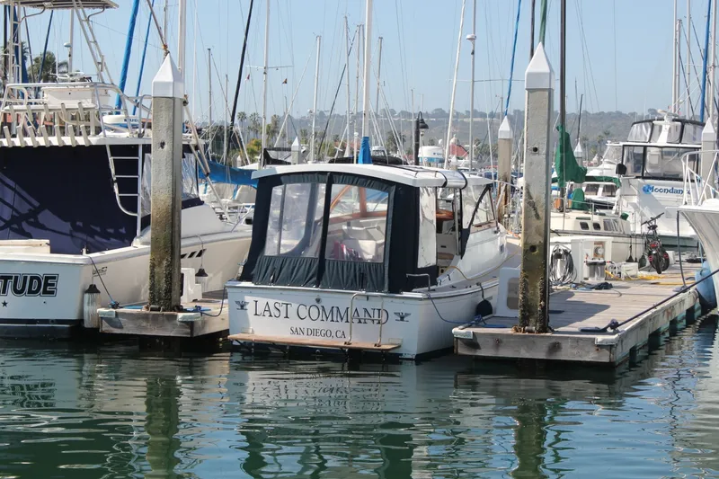 Slide: The Image of Cape Dory 28 FISHERMAN HARDTOP 1988 - 31