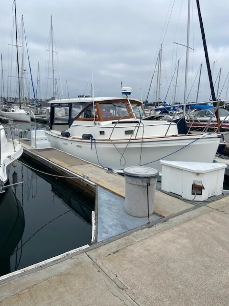 Slide: The Image of Cape Dory 28 FISHERMAN HARDTOP 1988 - 32