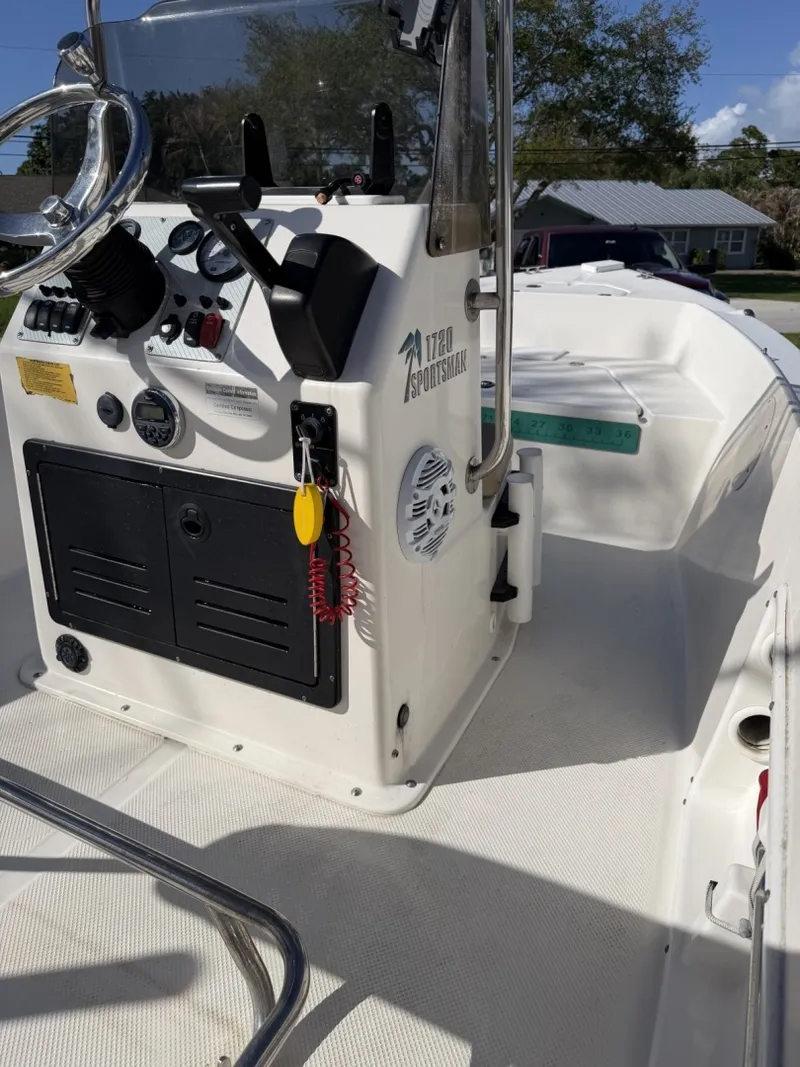 Slide: The Image of Key West 1720 Sportsman 2014 - 6
