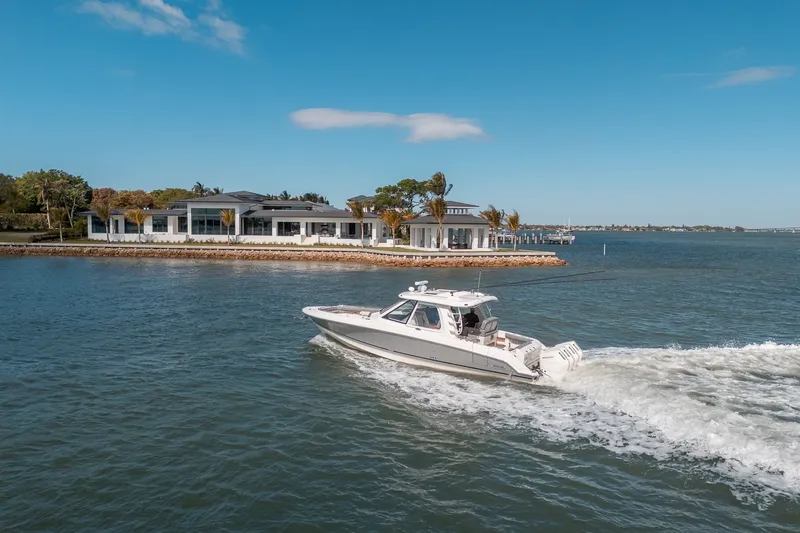 Slide: The Image of Boston Whaler 380 Realm 2024 - 14