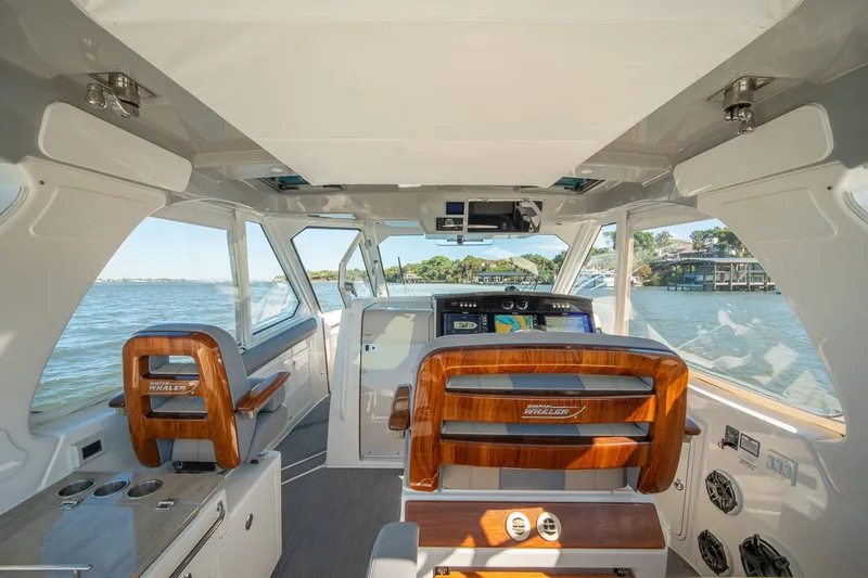 Slide: The Image of Boston Whaler 380 Realm 2024 - 24