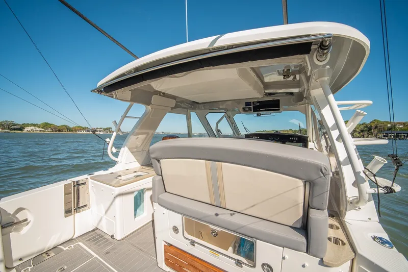 Slide: The Image of Boston Whaler 380 Realm 2024 - 27
