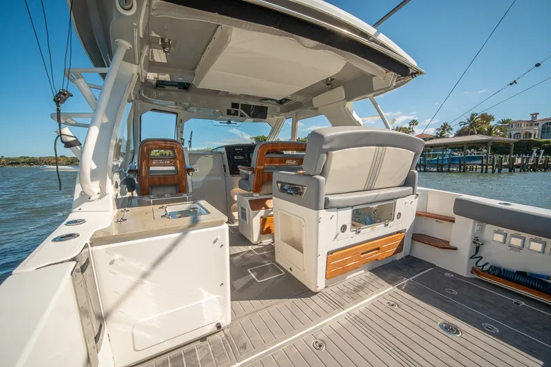Slide: The Image of Boston Whaler 380 Realm 2024 - 31