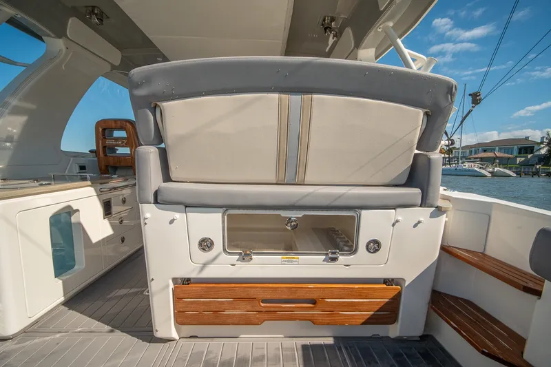Slide: The Image of Boston Whaler 380 Realm 2024 - 32