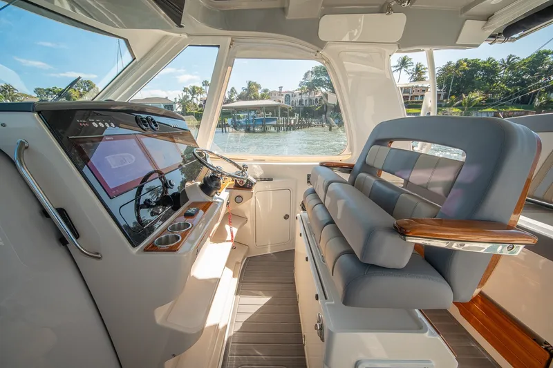 Slide: The Image of Boston Whaler 380 Realm 2024 - 34