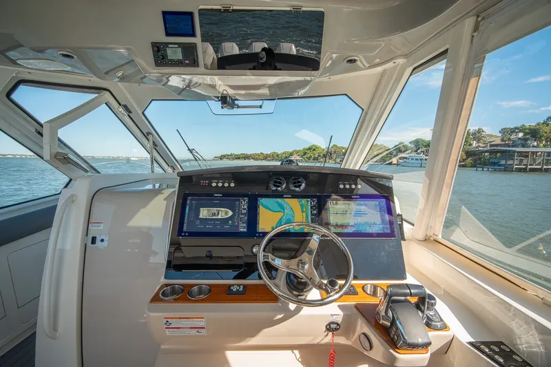 Slide: The Image of Boston Whaler 380 Realm 2024 - 36