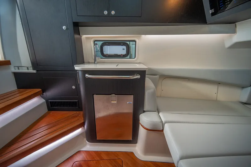 Slide: The Image of Boston Whaler 380 Realm 2024 - 47