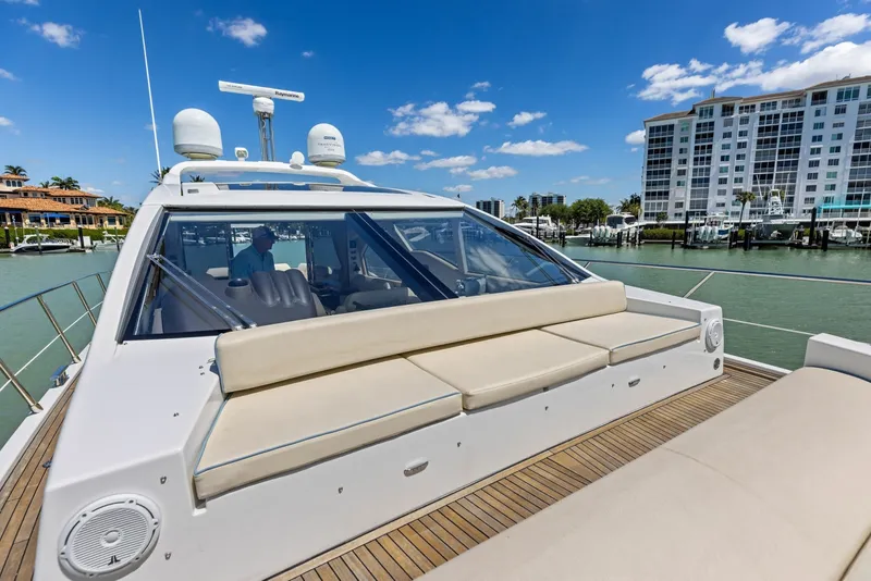 Slide: The Image of Azimut 55S 2015 - 17