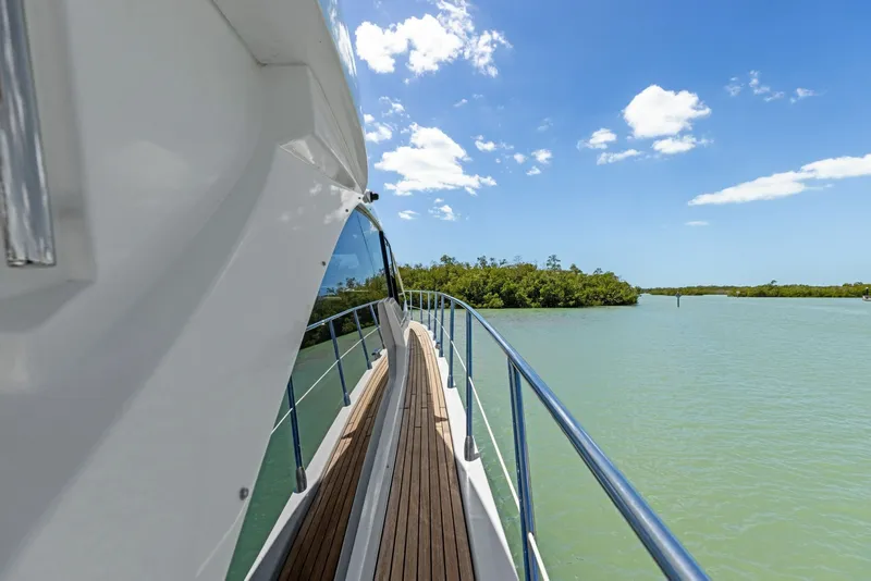 Slide: The Image of Azimut 55S 2015 - 23