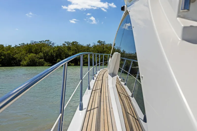 Slide: The Image of Azimut 55S 2015 - 24