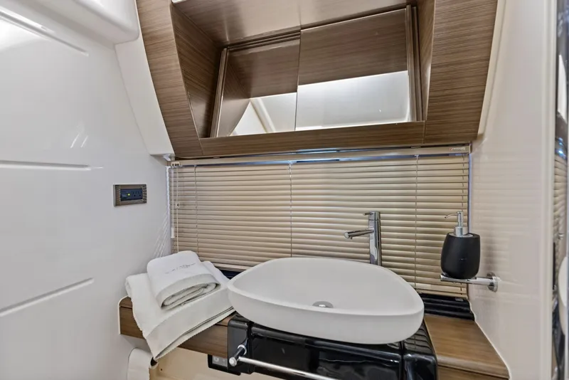 Slide: The Image of Azimut 55S 2015 - 70