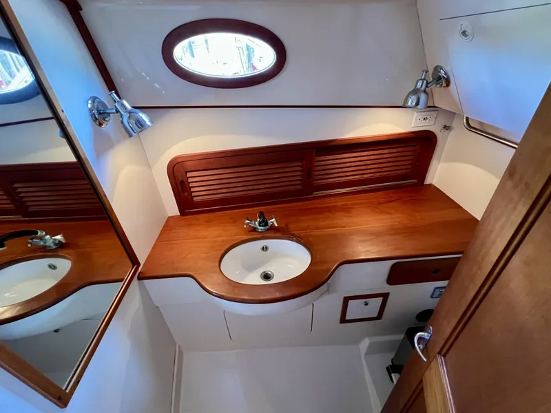 Slide: The Image of Hinckley Yachts Picnic Boat 36 Classic 1995 - 10