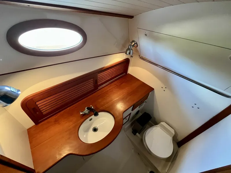Slide: The Image of Hinckley Yachts Picnic Boat 36 Classic 1995 - 11