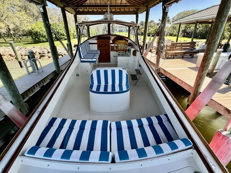 Slide: The Image of Hinckley Yachts Picnic Boat 36 Classic 1995 - 14