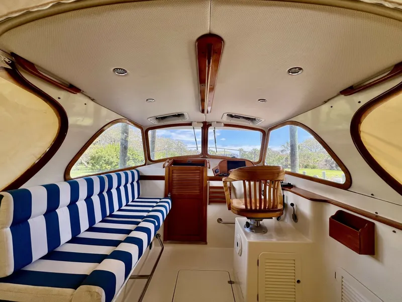 Slide: The Image of Hinckley Yachts Picnic Boat 36 Classic 1995 - 16