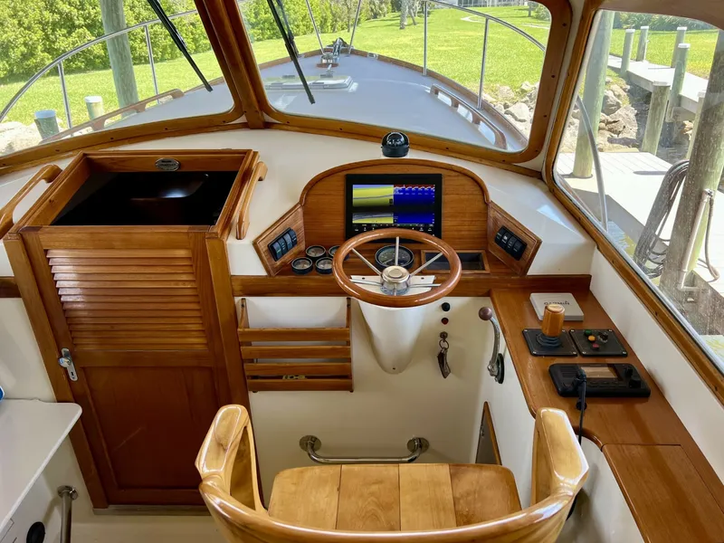 Slide: The Image of Hinckley Yachts Picnic Boat 36 Classic 1995 - 4