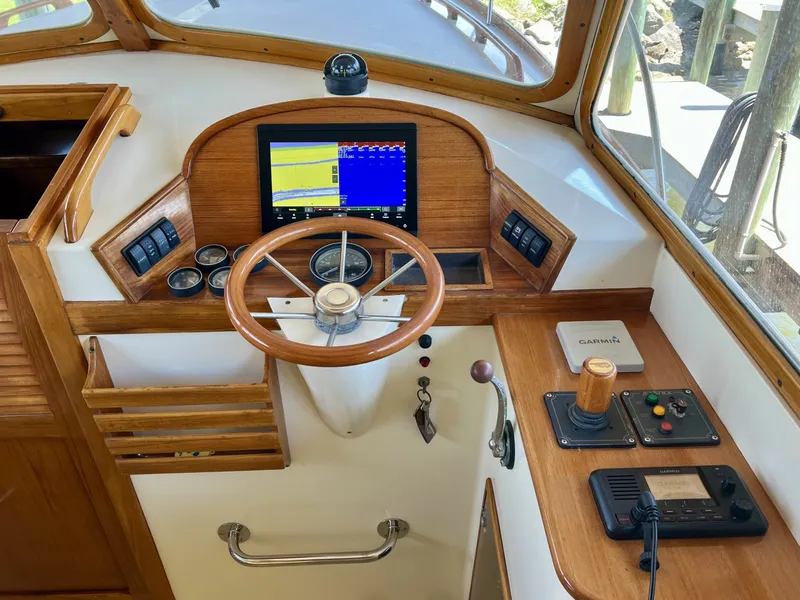 Slide: The Image of Hinckley Yachts Picnic Boat 36 Classic 1995 - 5