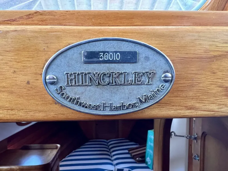 Slide: The Image of Hinckley Yachts Picnic Boat 36 Classic 1995 - 7