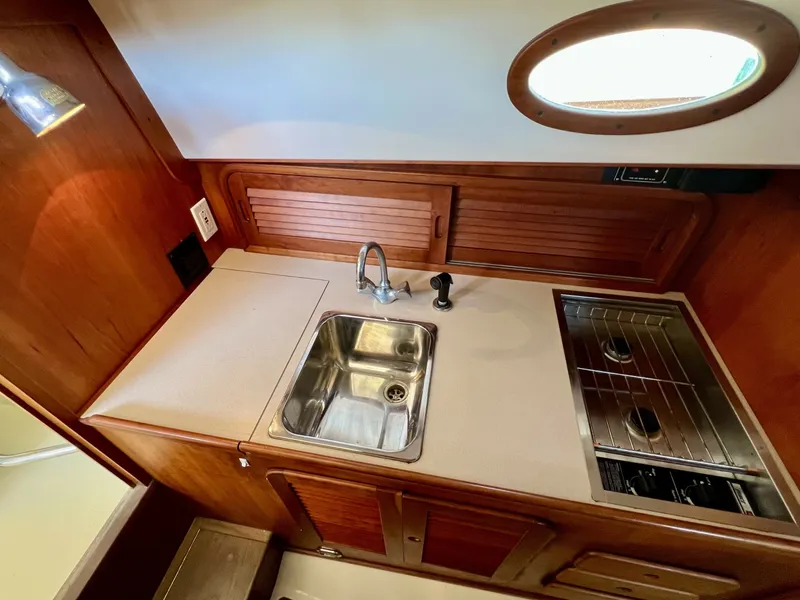 Slide: The Image of Hinckley Yachts Picnic Boat 36 Classic 1995 - 9