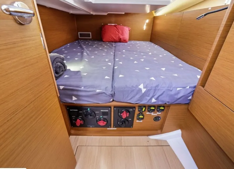 Slide: The Image of Jeanneau Sun Odyssey 440 2018 - 19