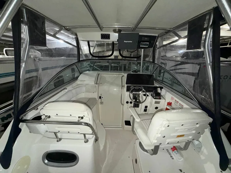 Slide: The Image of Boston Whaler 26 Conquest 2001 - 16