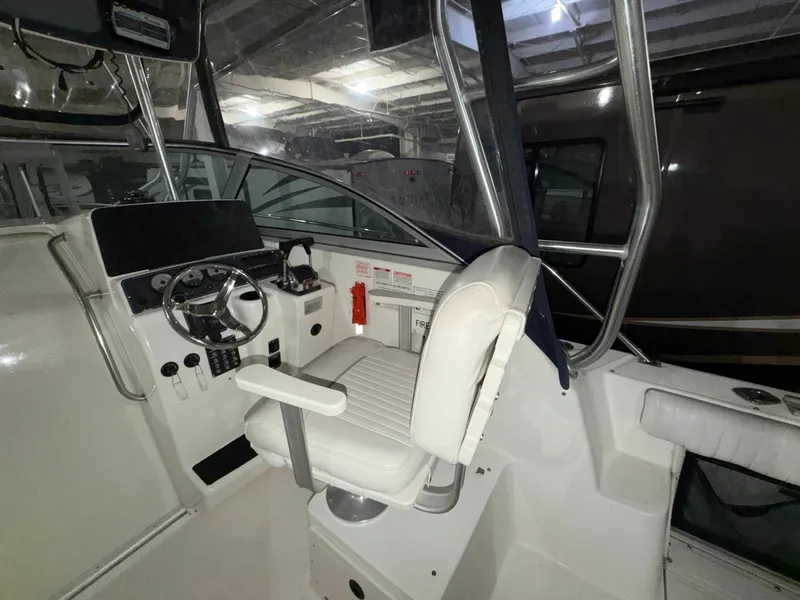 Slide: The Image of Boston Whaler 26 Conquest 2001 - 19