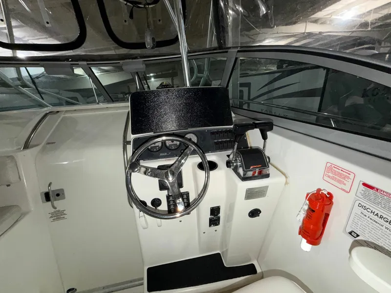 Slide: The Image of Boston Whaler 26 Conquest 2001 - 21