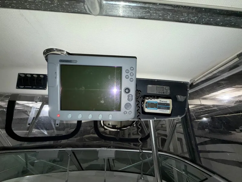 Slide: The Image of Boston Whaler 26 Conquest 2001 - 22