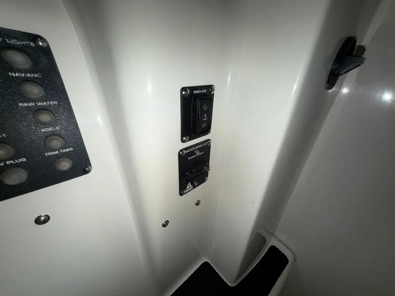 Slide: The Image of Boston Whaler 26 Conquest 2001 - 24