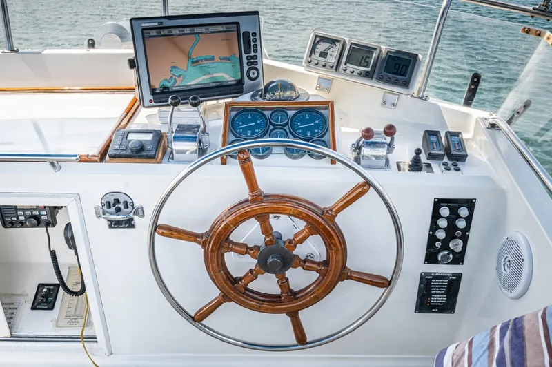 Slide: The Image of Grand Banks 47 motoryacht 1987 - 15