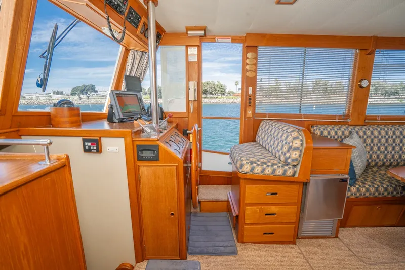 Slide: The Image of Grand Banks 47 motoryacht 1987 - 21