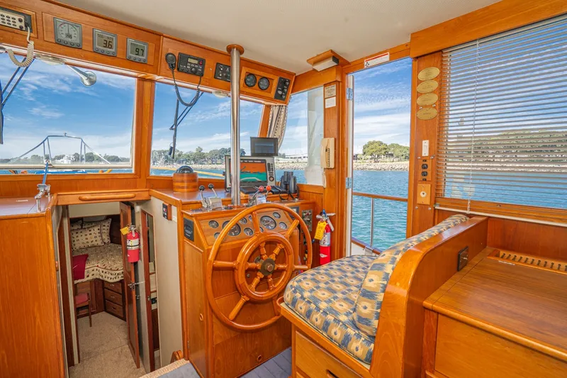 Slide: The Image of Grand Banks 47 motoryacht 1987 - 22