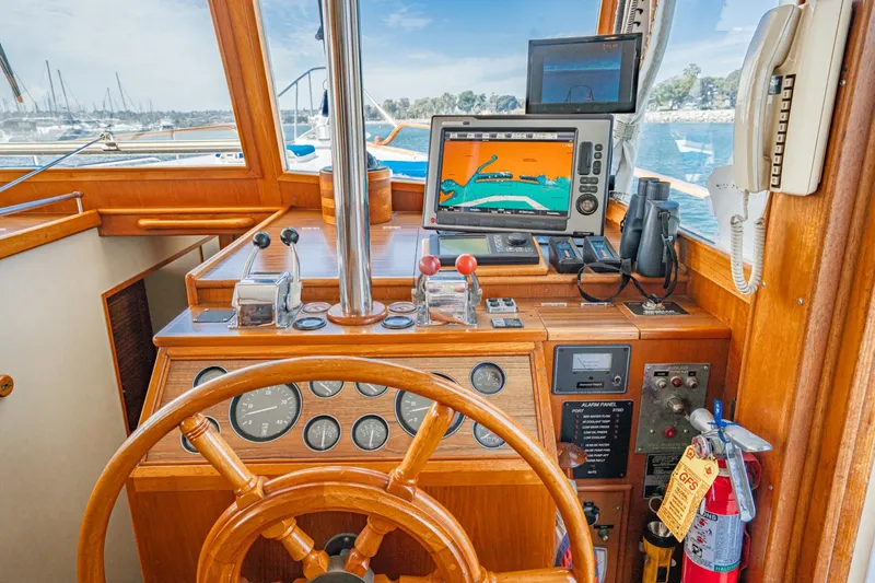 Slide: The Image of Grand Banks 47 motoryacht 1987 - 23