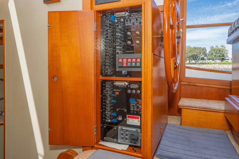 Slide: The Image of Grand Banks 47 motoryacht 1987 - 37
