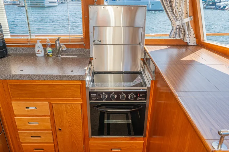 Slide: The Image of Grand Banks 47 motoryacht 1987 - 41