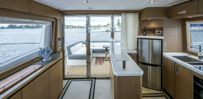 Slide: The Image of Galeon 550 Fly 2020 - 10