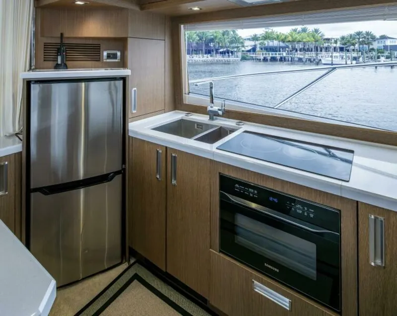 Slide: The Image of Galeon 550 Fly 2020 - 12
