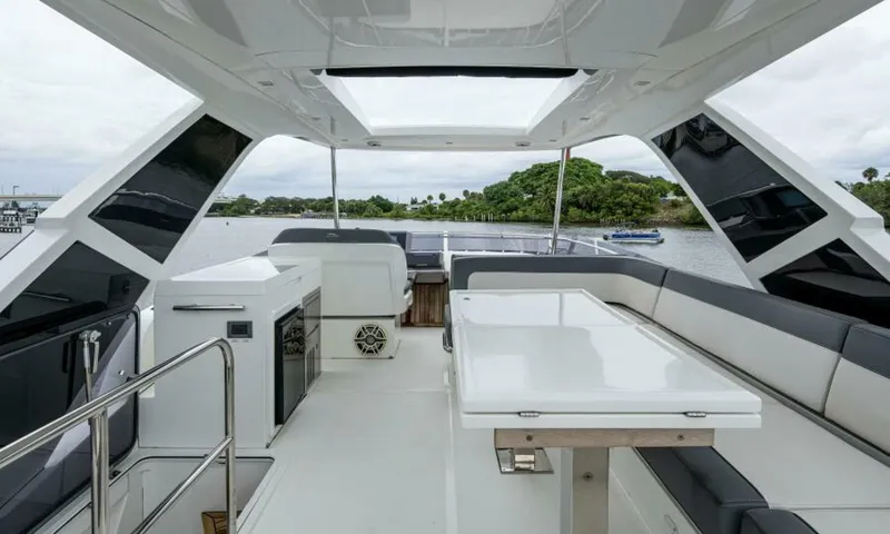 Slide: The Image of Galeon 550 Fly 2020 - 16