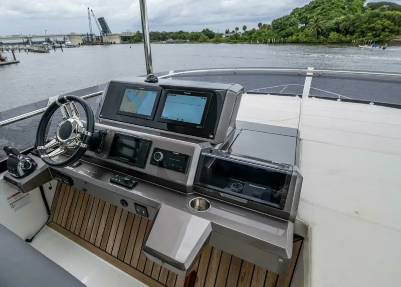 Slide: The Image of Galeon 550 Fly 2020 - 17