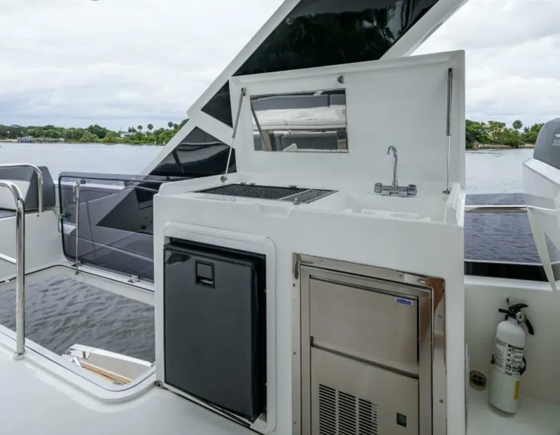 Slide: The Image of Galeon 550 Fly 2020 - 21