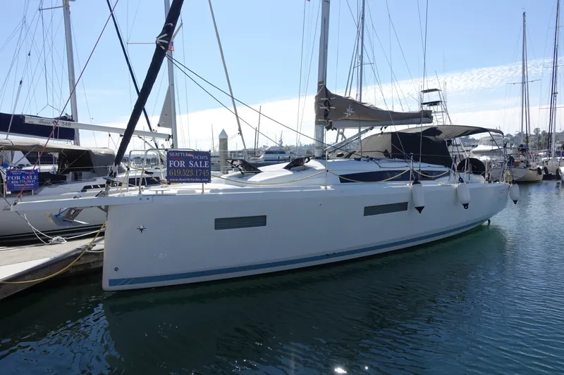 The Image of Jeanneau 380 PERFORMANCE 2023 - 0