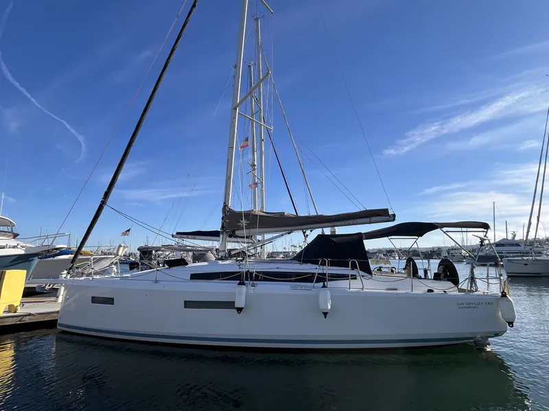 Slide: The Image of Jeanneau 380 PERFORMANCE 2023 - 12