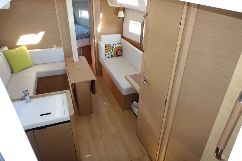 Slide: The Image of Jeanneau 380 PERFORMANCE 2023 - 14