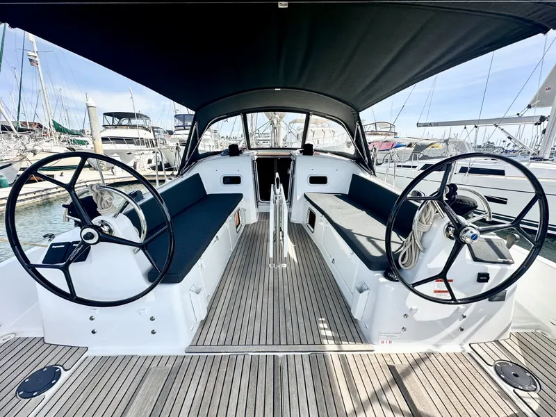 Slide: The Image of Jeanneau 380 PERFORMANCE 2023 - 16