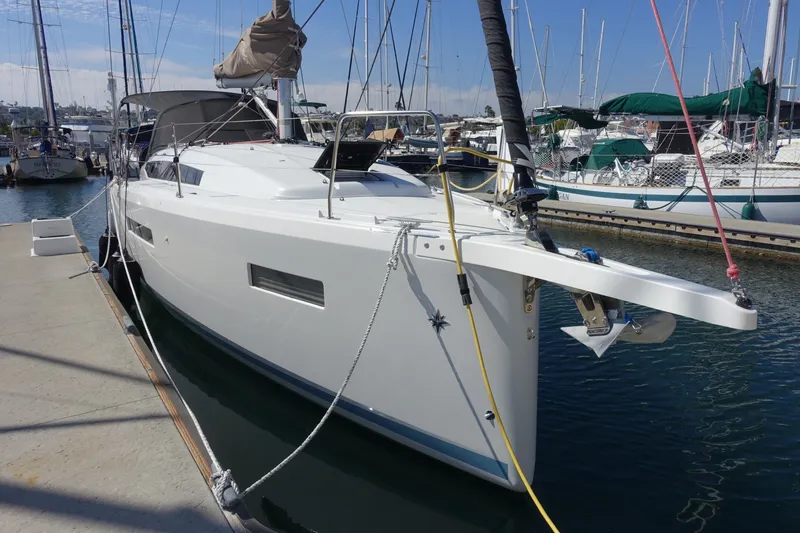 Slide: The Image of Jeanneau 380 PERFORMANCE 2023 - 3