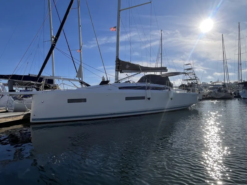 Slide: The Image of Jeanneau 380 PERFORMANCE 2023 - 4
