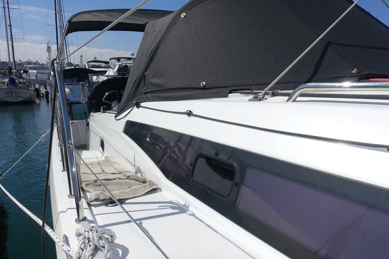 Slide: The Image of Jeanneau 380 PERFORMANCE 2023 - 9